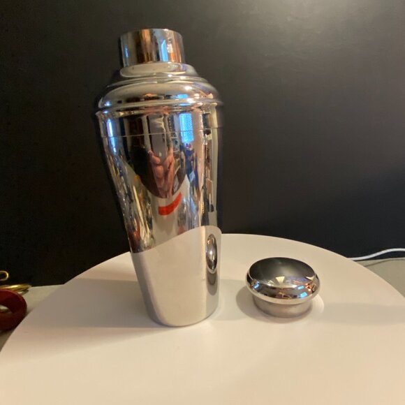18/10 Stainless Steel Cocktail Shaker – Sleek & Durable Barware - Picture 4 of 8